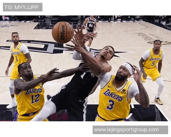 浓眉神勇表现禁区内大帽震撼全场对手投篮无处可逃